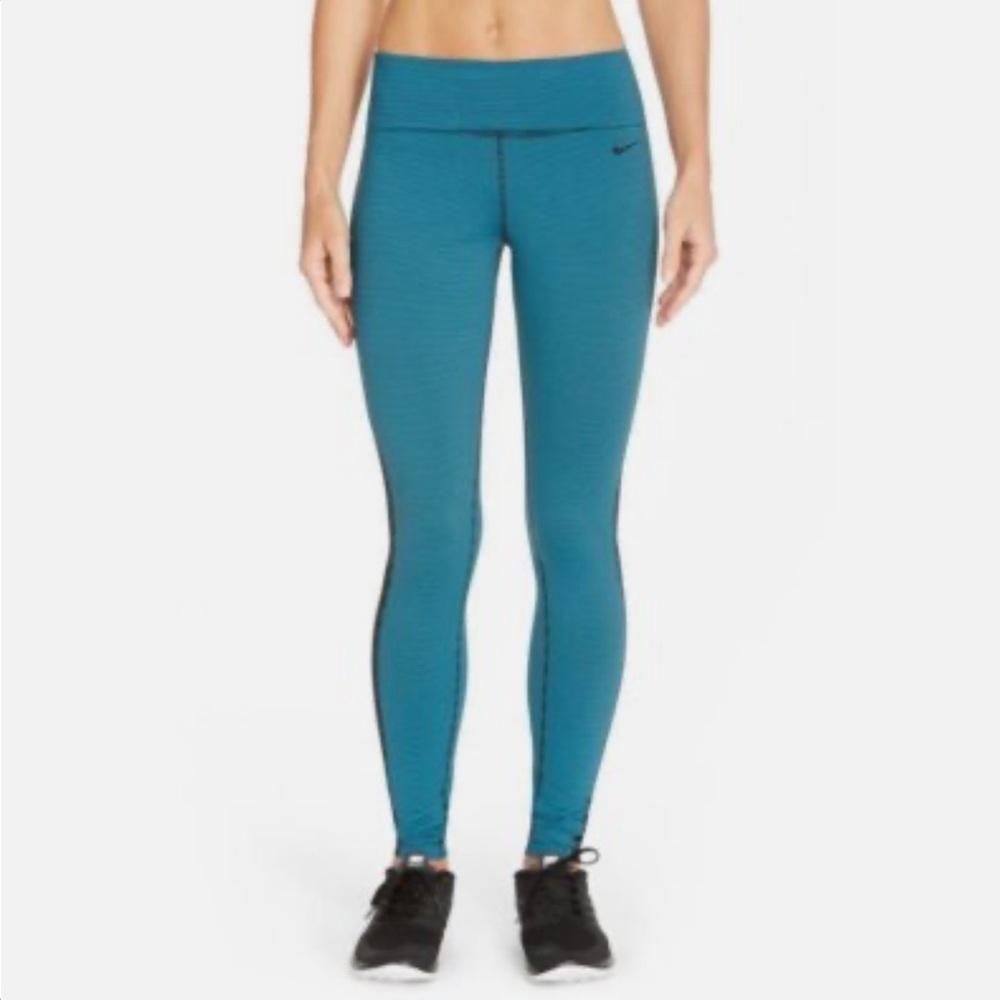 Nike Women’s Legend 2.0’ Stripe DRI - FITZoned Sculpt Leggings Size: S